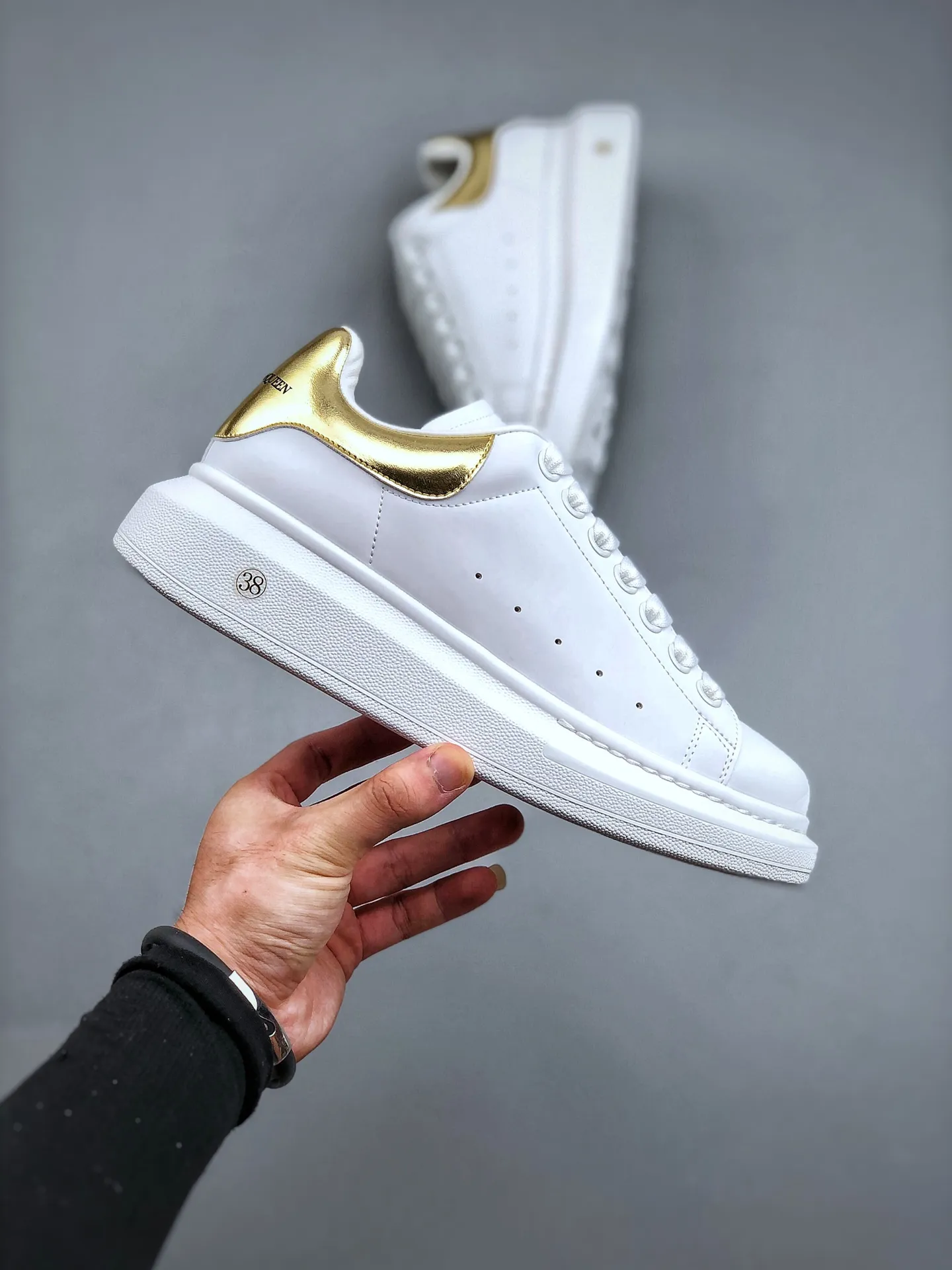 Alexander McQueen Replica Sneakers: A Comprehensive Guide to White and Gold Knockoffs | YtaYta