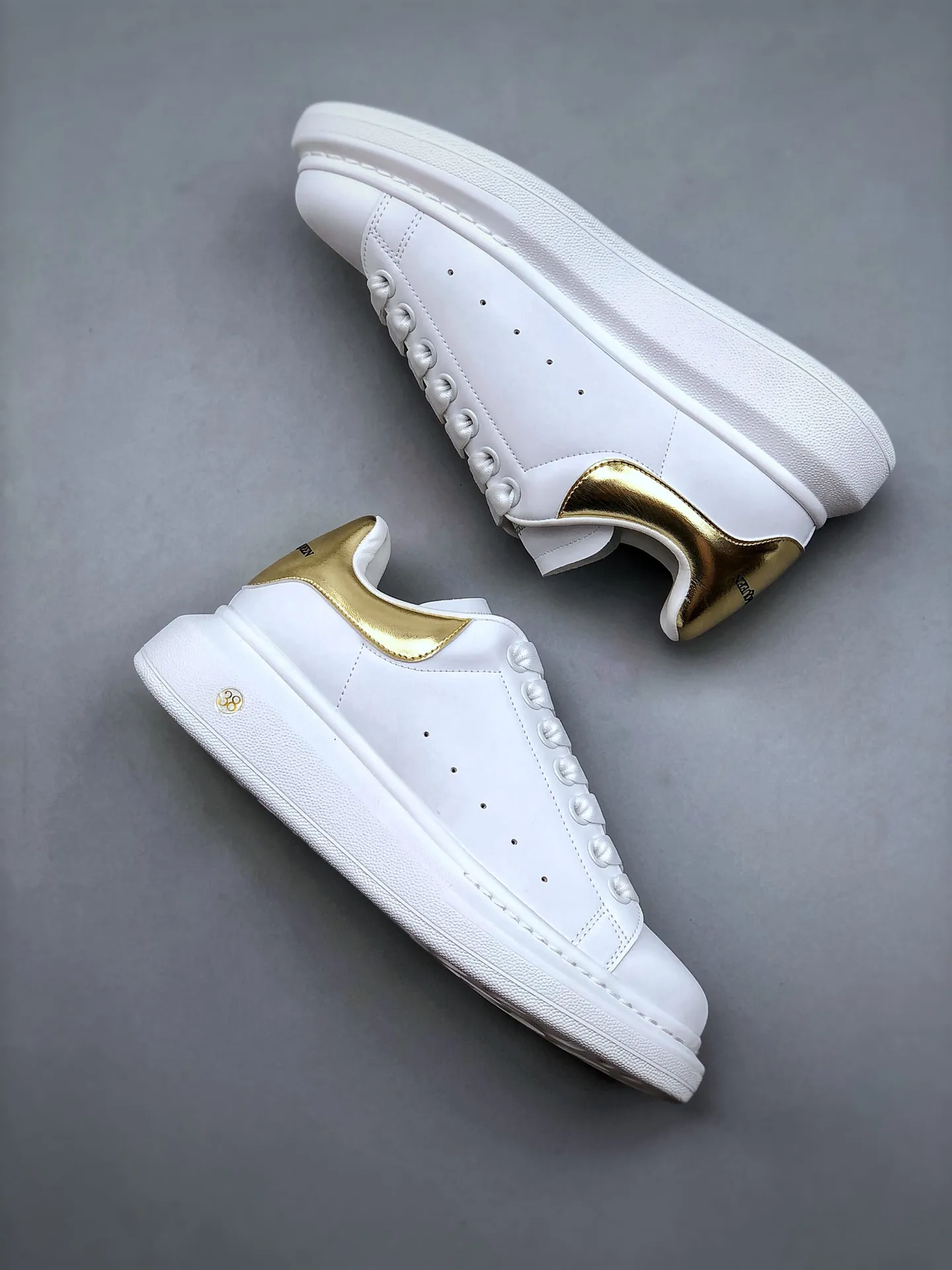 Alexander McQueen Replica Sneakers: A Comprehensive Guide to White and Gold Knockoffs | YtaYta