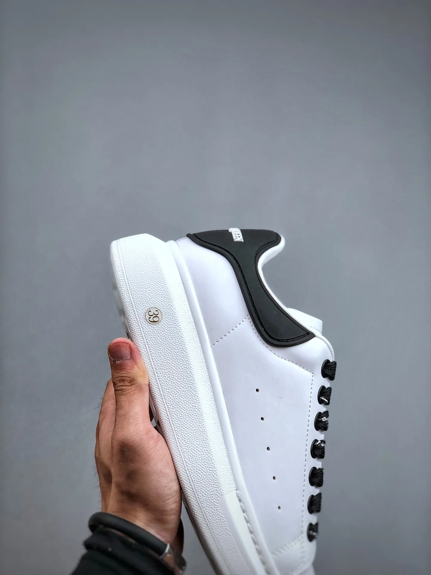 Alexander McQueen Oversized Sneakers: A Comprehensive Guide to Replicas and Originals | YtaYta