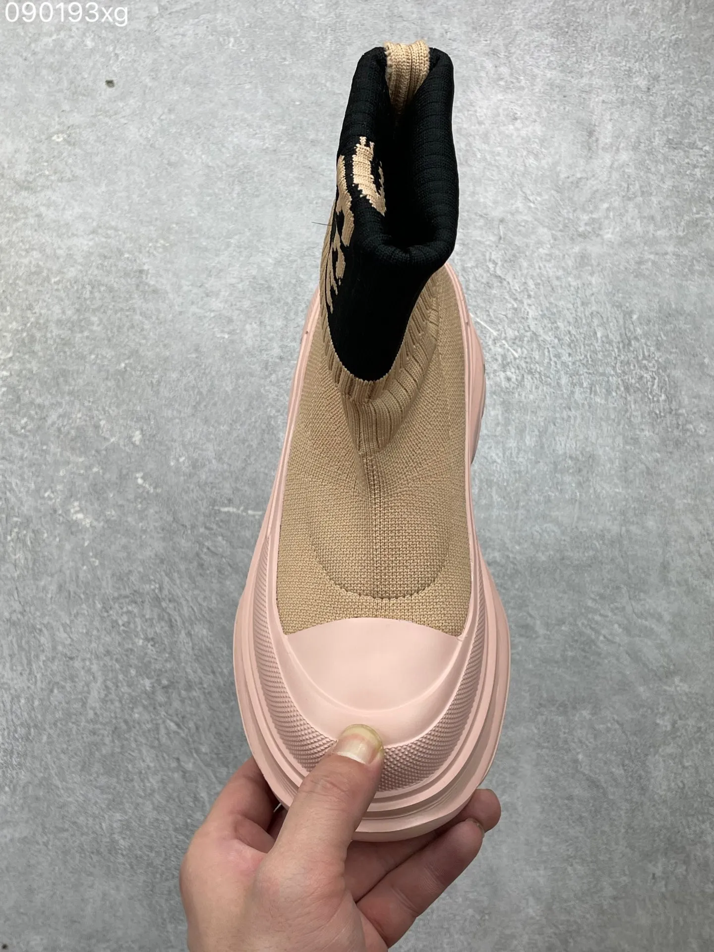 Replica Alexander McQueen Logo Sock Shoes: A Comprehensive Review | YtaYta