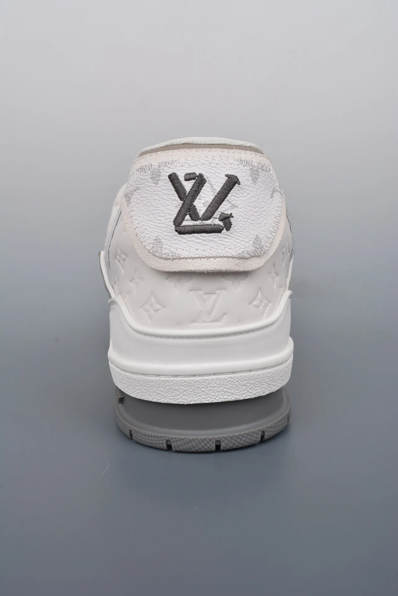 Replica Louis Vuitton LV Trainer Sneakers in Beige White: A Detailed Review | YtaYta