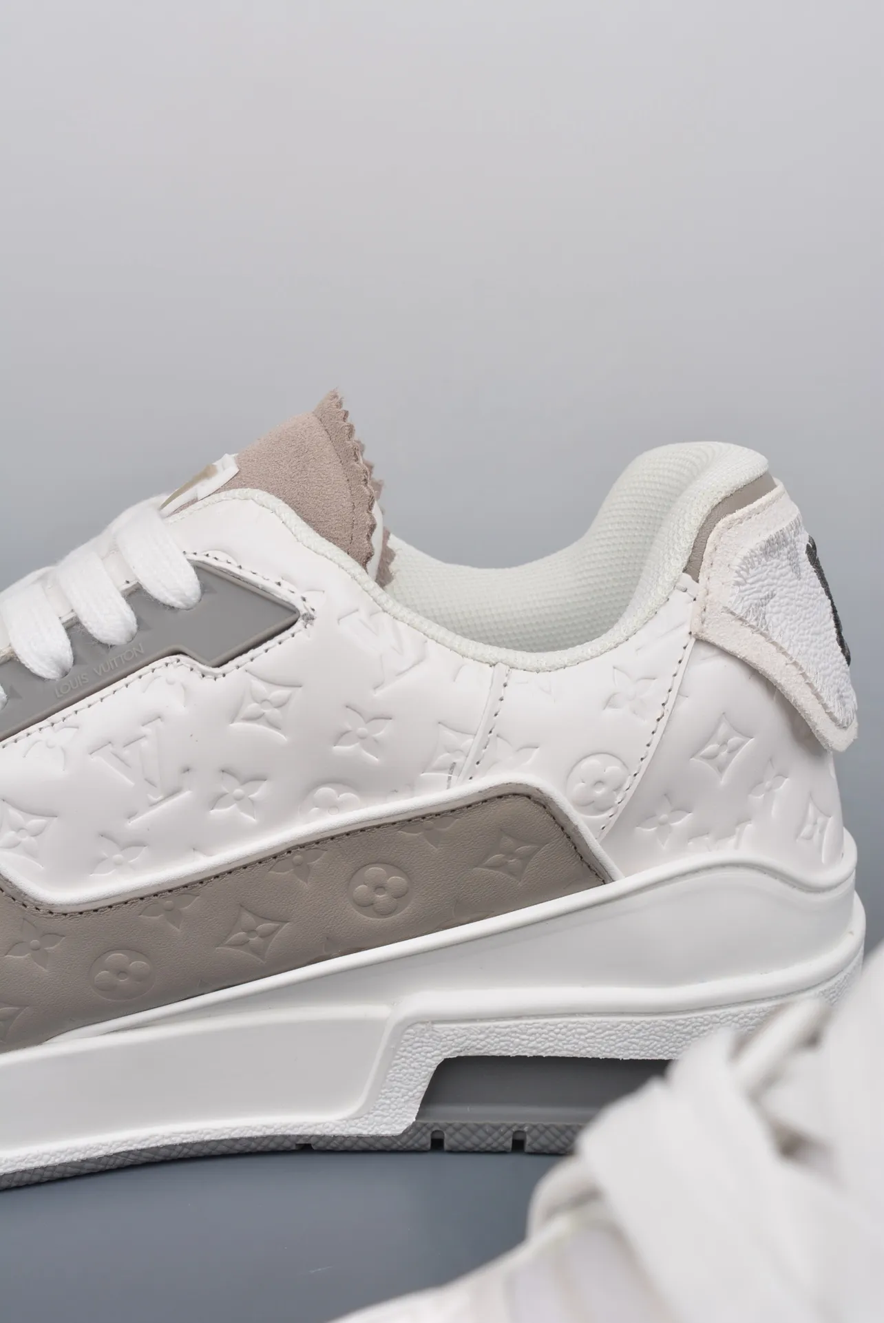 Replica Louis Vuitton LV Trainer Sneakers in Beige White: A Detailed Review | YtaYta