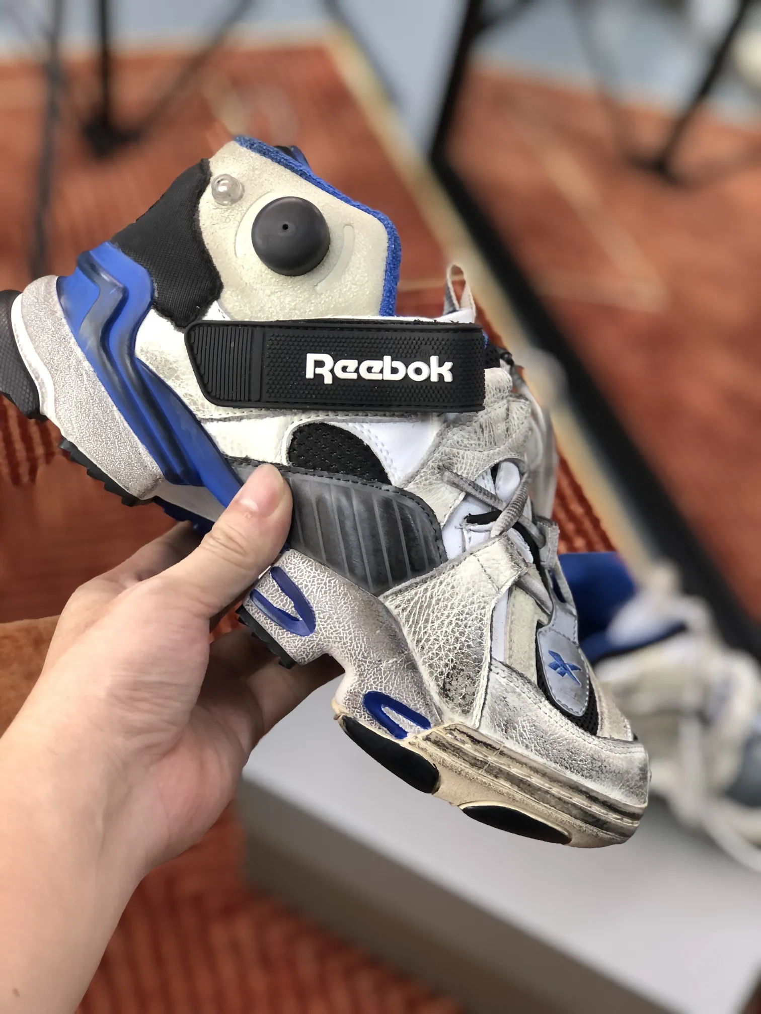 Vetements x Reebok Genetically Modified Pump Distressed Leather Sneakers - White (Replica) | YtaYta