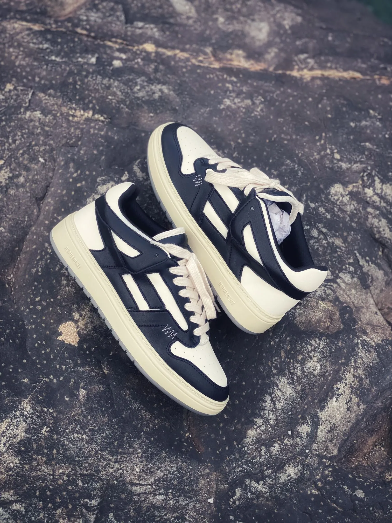 Replica Represent Reptor Low Sneakers: The Black and White Debate | YtaYta