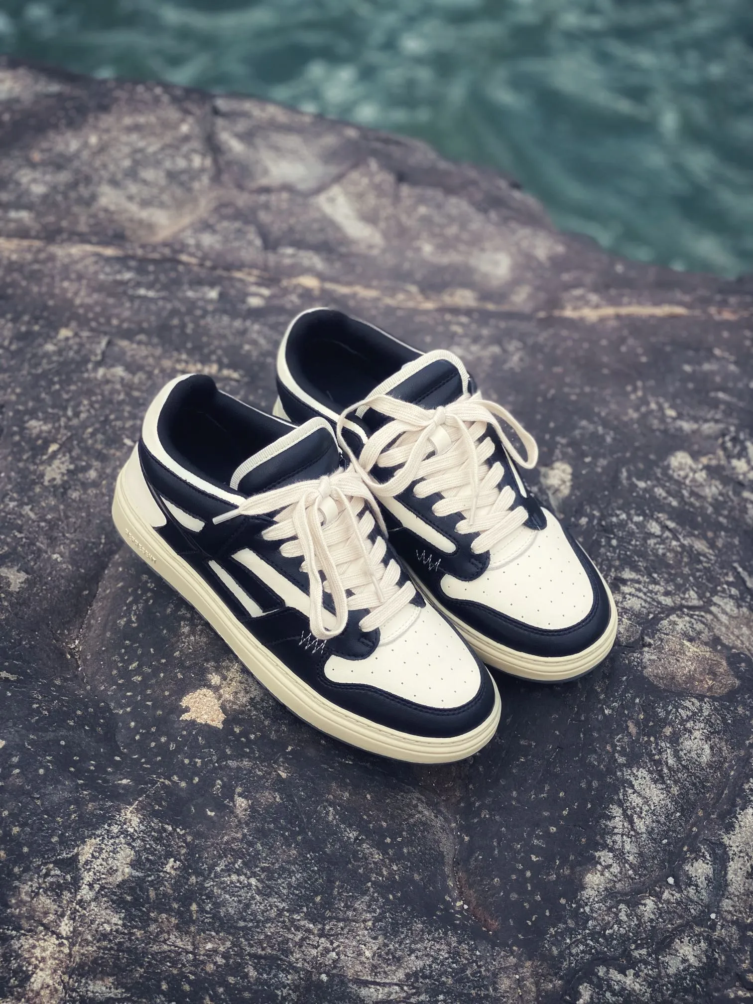 Replica Represent Reptor Low Sneakers: The Black and White Debate | YtaYta