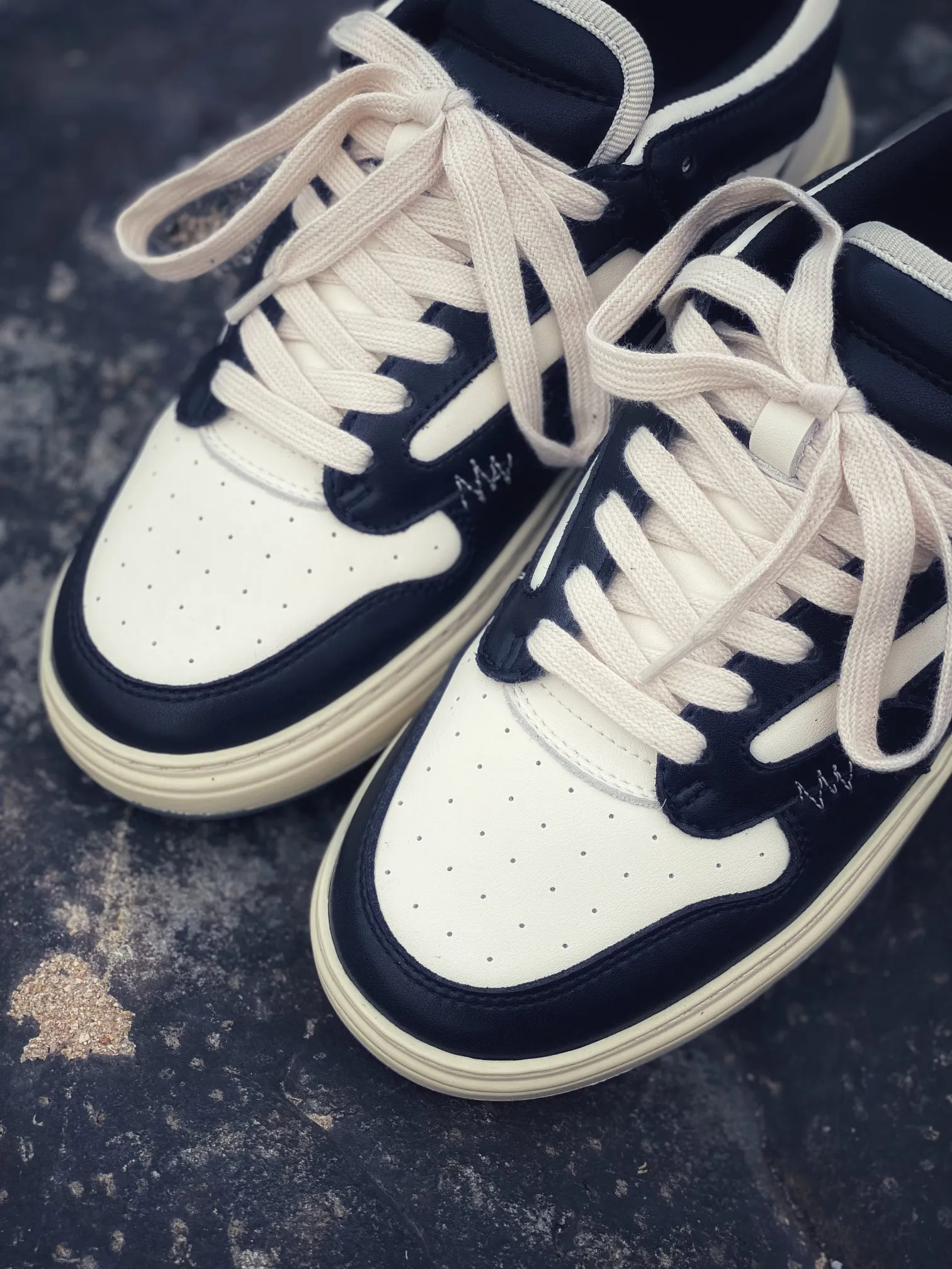 Replica Represent Reptor Low Sneakers: The Black and White Debate | YtaYta