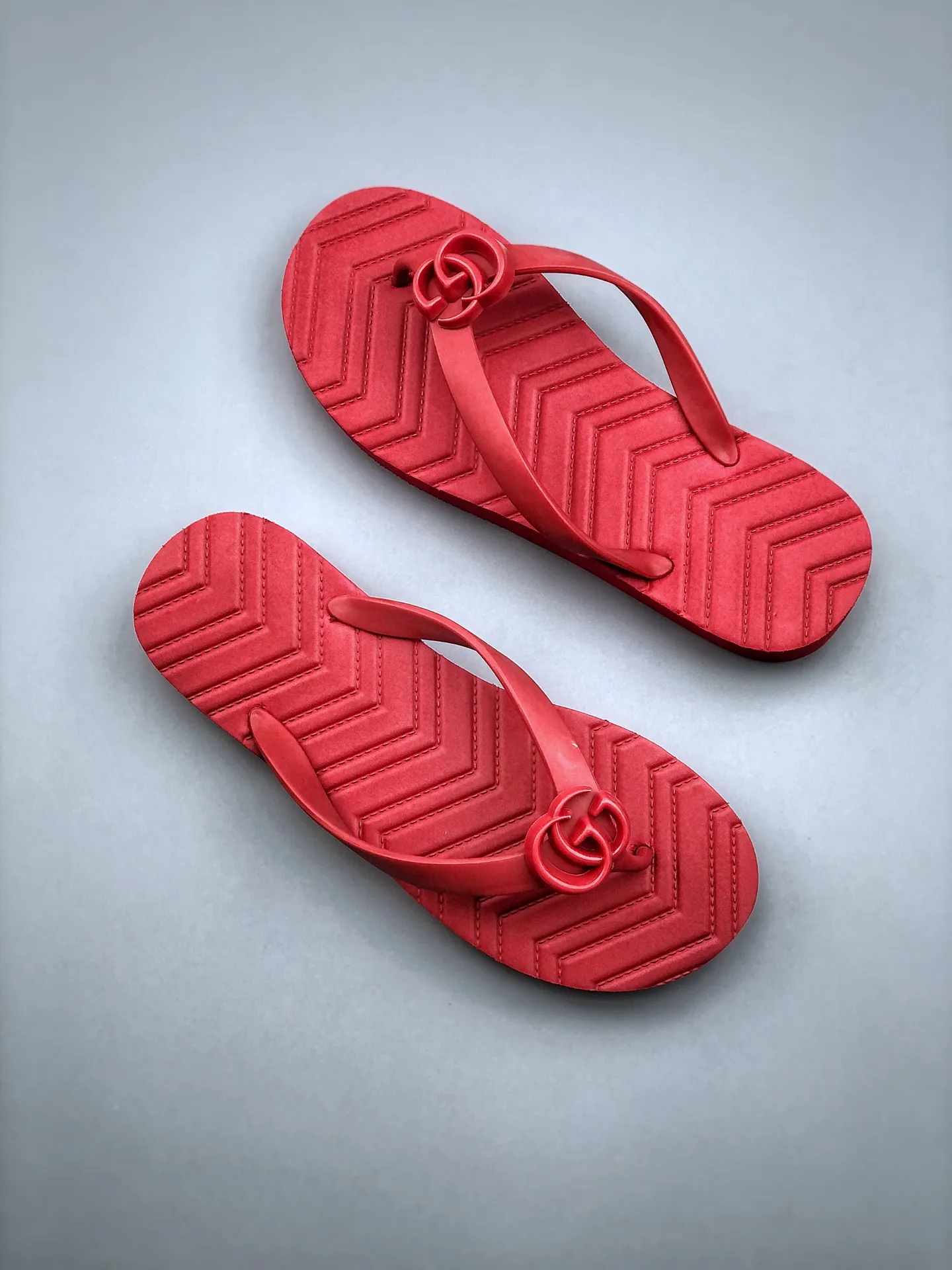 Fake Rep Replica Gucci Chevron Thong Sandal Hibiscus Red Rubber | YtaYta