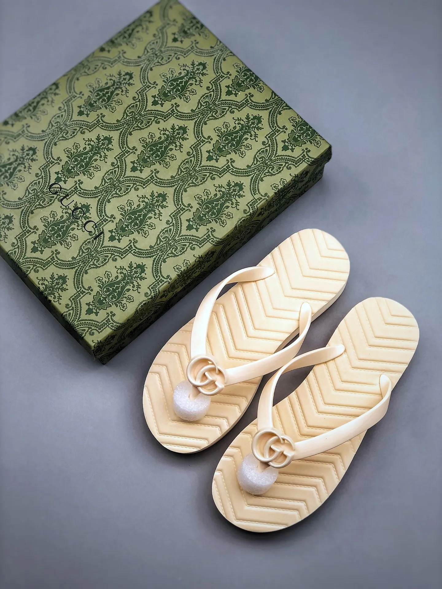 Fake Rep Replica Gucci Summer Slippers and Flip Flops Collection | YtaYta