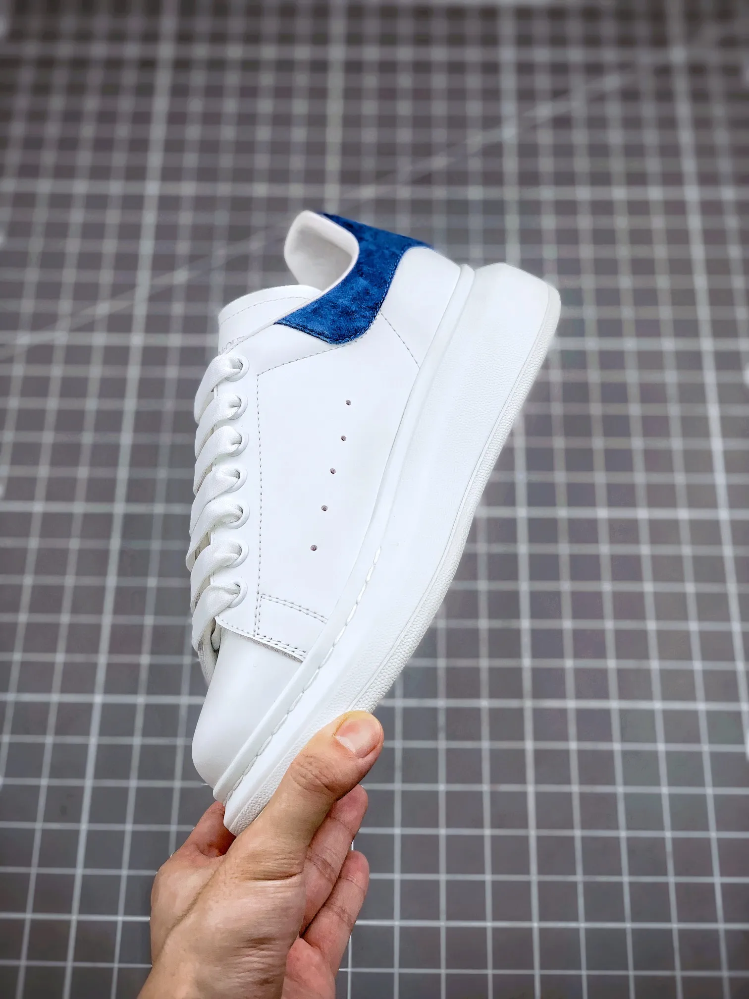 Alexander McQueen Oversized Sneakers - White (Replica) | YtaYta