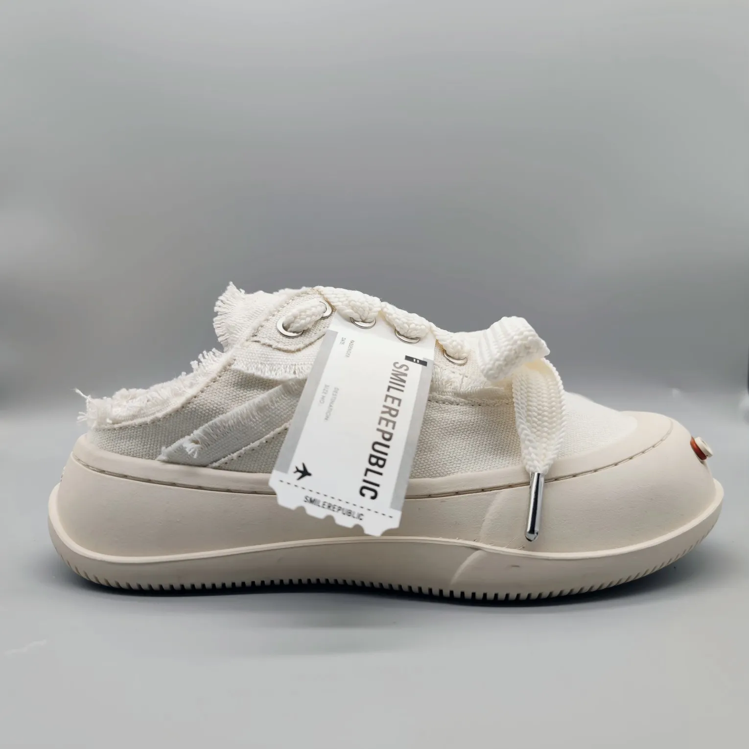 Stylish and Comfortable: Women's Canvas Platform Sneakers in White | YtaYta