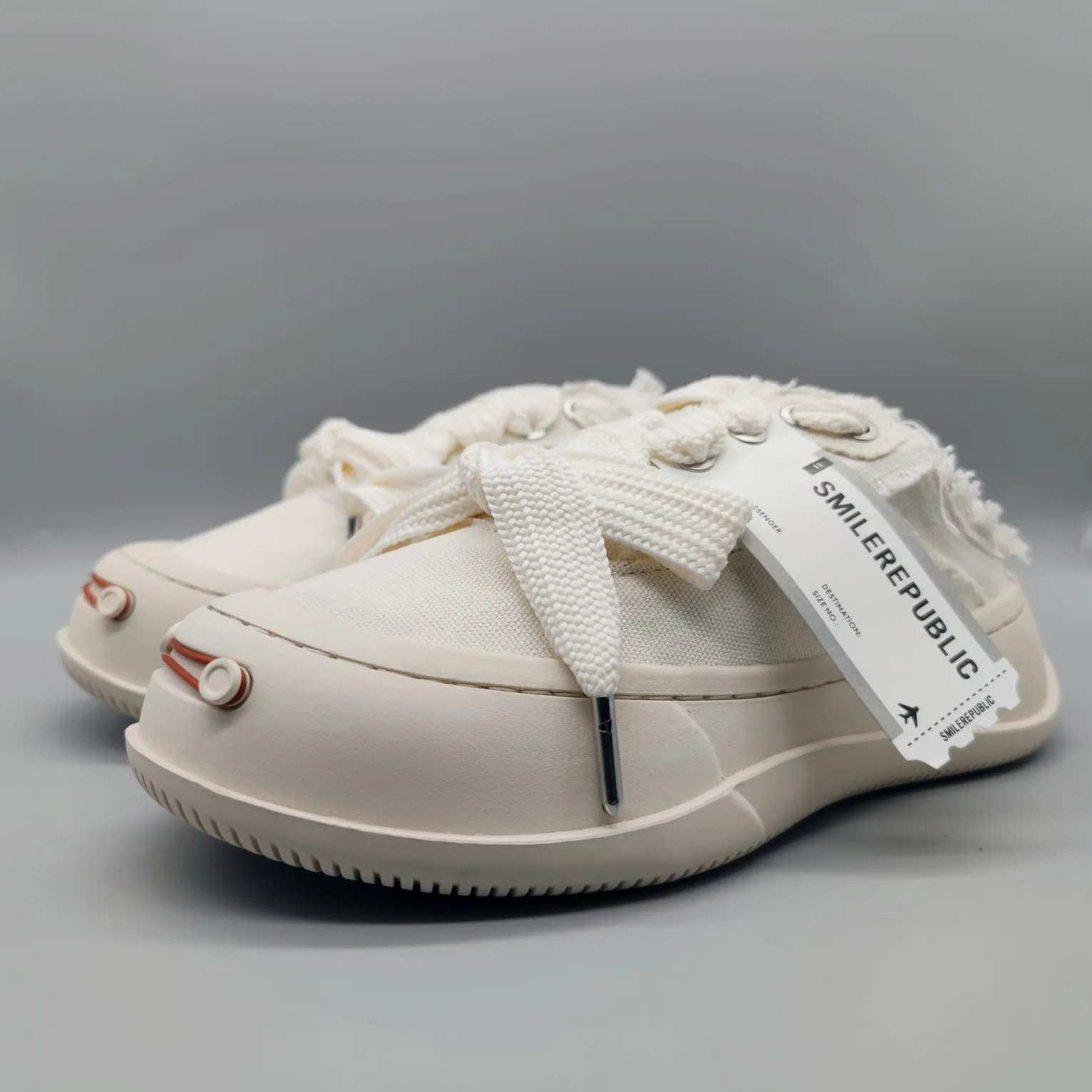 Stylish and Comfortable: Women's Canvas Platform Sneakers in White | YtaYta