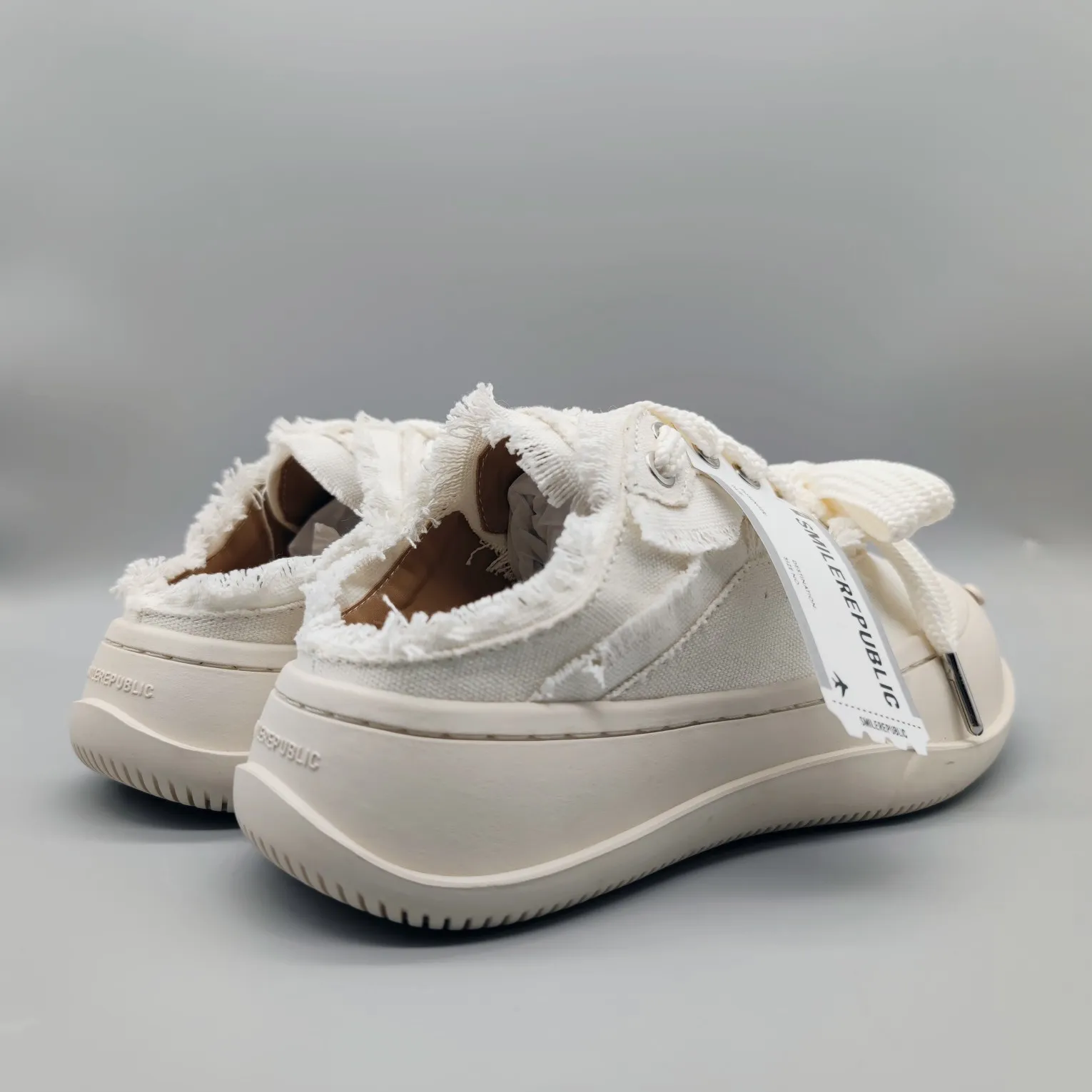 Stylish and Comfortable: Women's Canvas Platform Sneakers in White | YtaYta