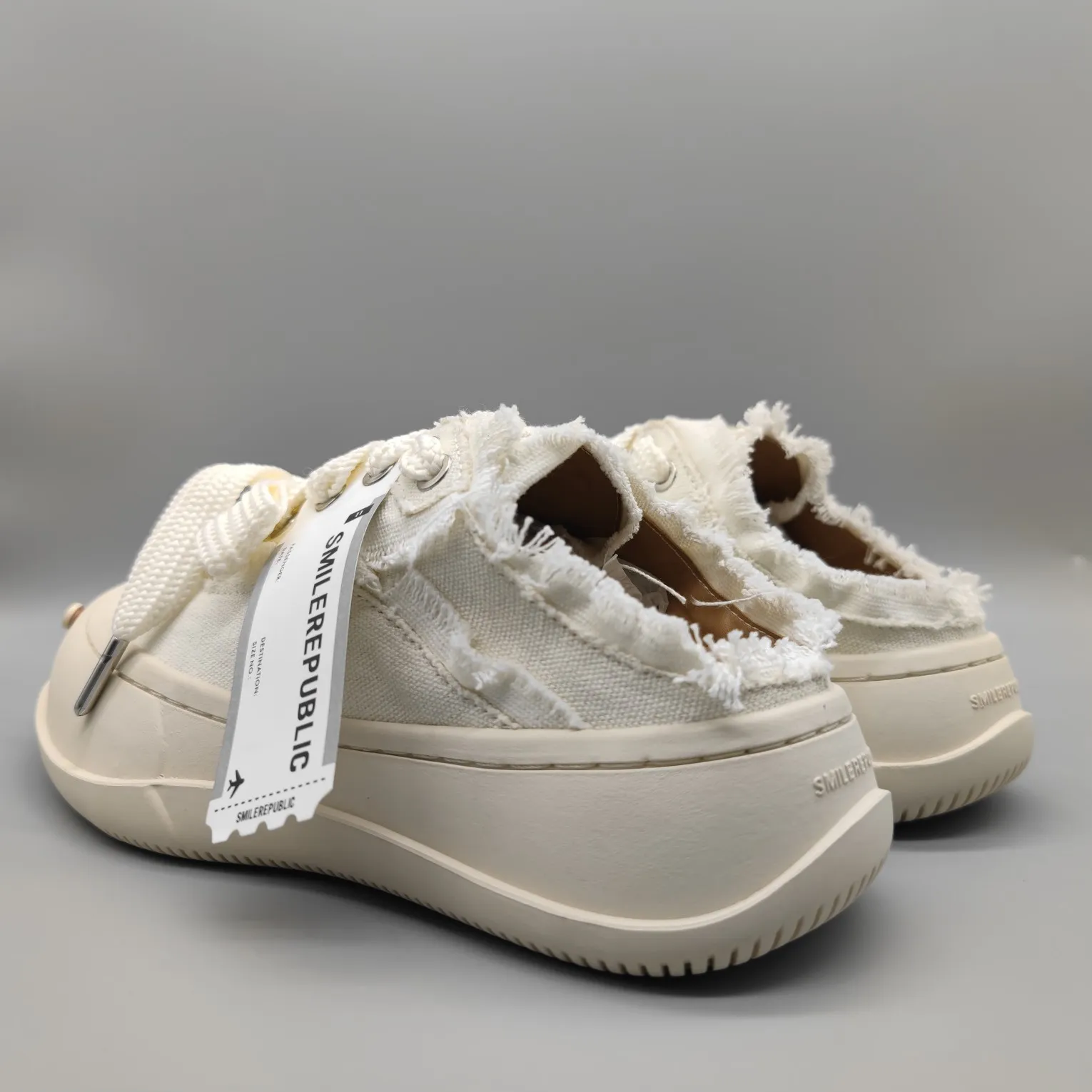 Stylish and Comfortable: Women's Canvas Platform Sneakers in White | YtaYta