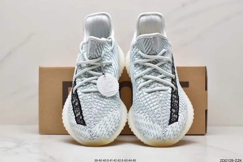 High-Quality Replica Yeezy 350 V2 Sneakers: A Detailed Review | YtaYta