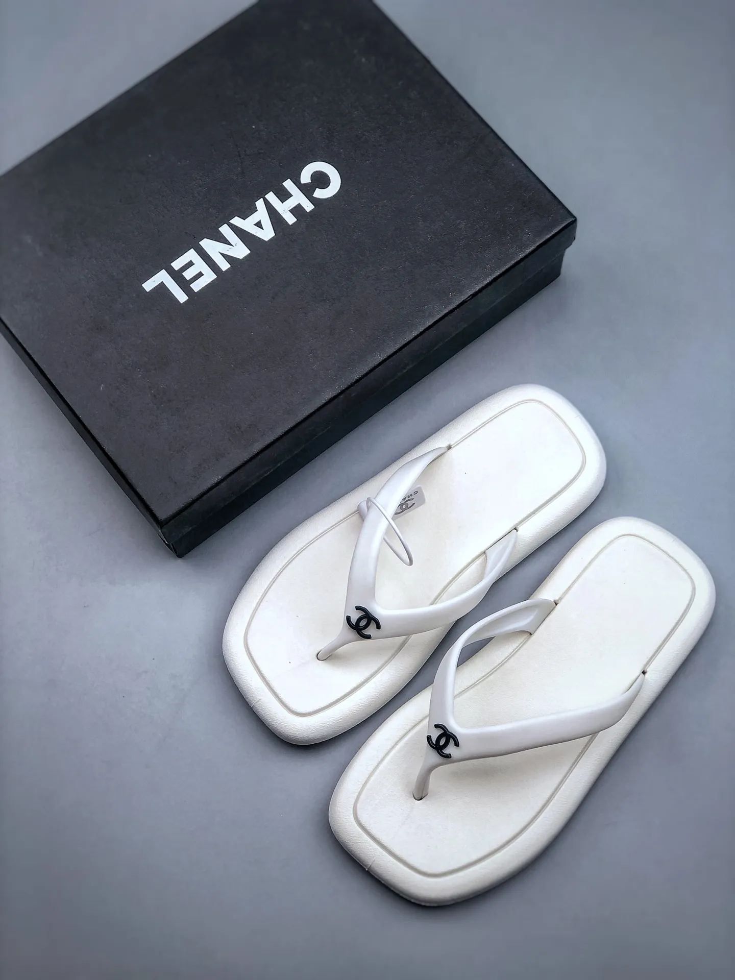 The Best Designer Replica Sandals: Black Editions Unveiled | YtaYta