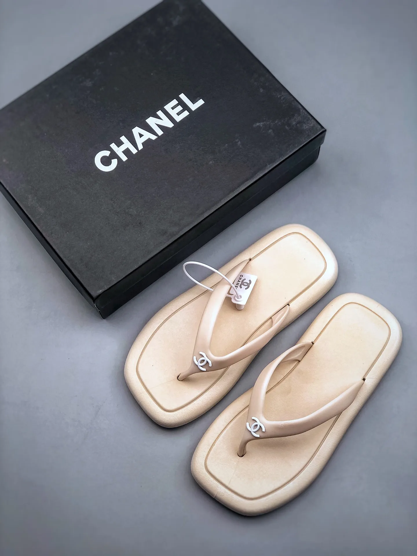 The Best Designer Replica Sandals: Black Editions Unveiled | YtaYta