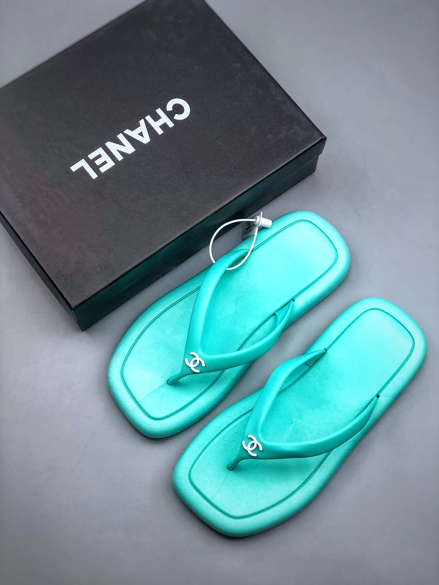 The Best Designer Replica Sandals: Black Editions Unveiled | YtaYta