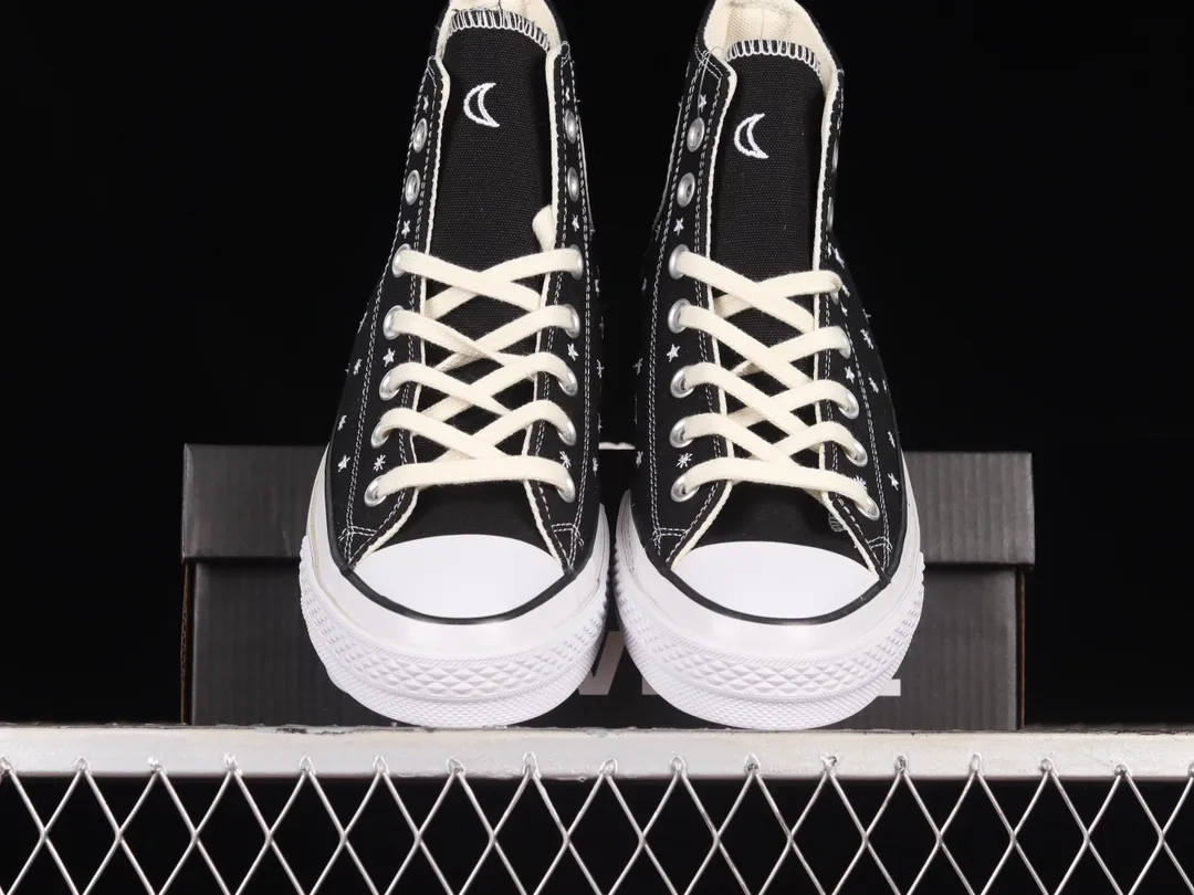 Embroidered Stars on High: A Detailed Look at Fake Rep Replica Converse Sneakers | YtaYta