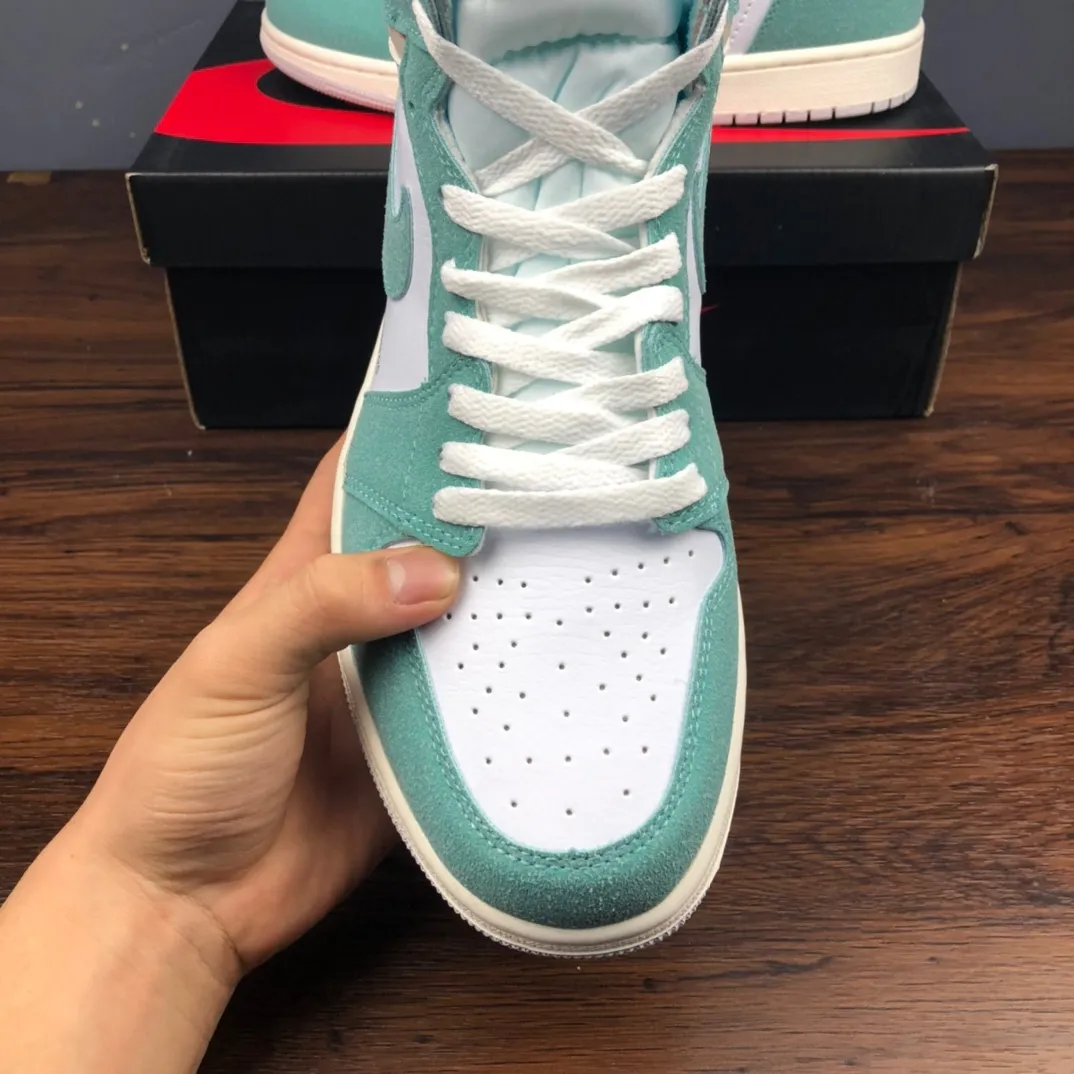 Air Jordan 1 Retro High OG Turbo Green – Excellence in Style and Comfort | YtaYta