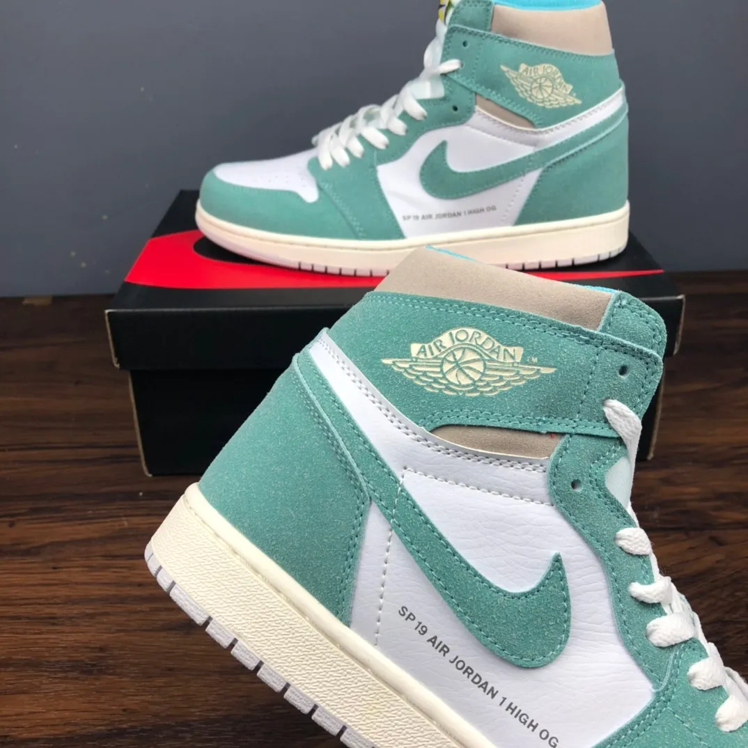 Air Jordan 1 Retro High OG Turbo Green – Excellence in Style and Comfort | YtaYta