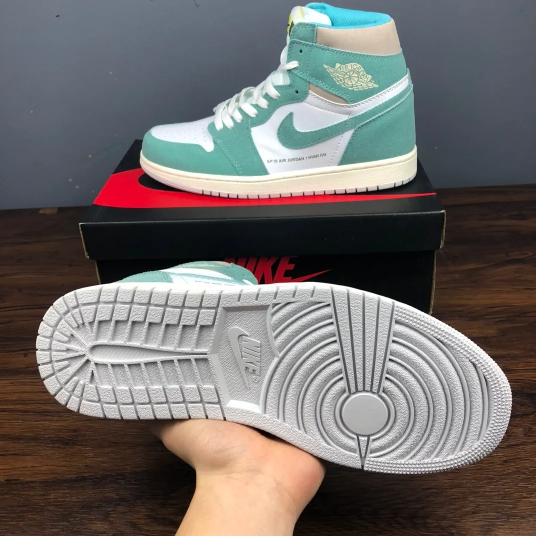 Air Jordan 1 Retro High OG Turbo Green – Excellence in Style and Comfort | YtaYta