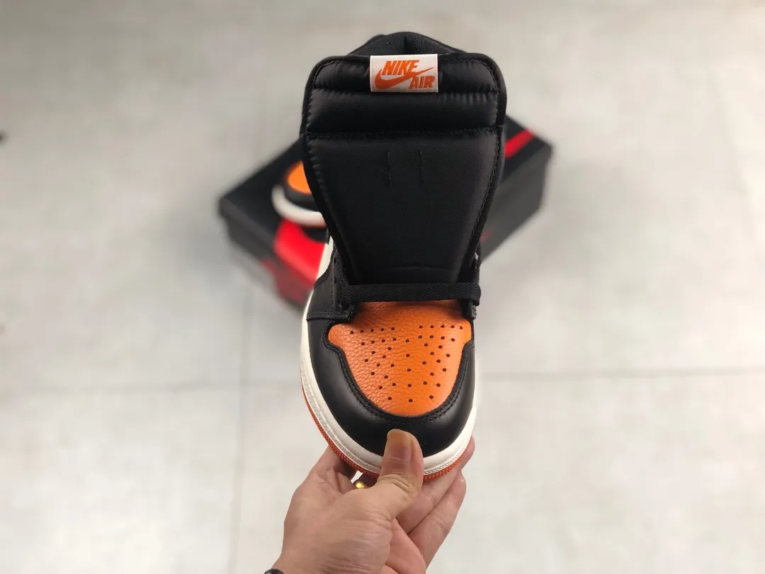 Air Jordan 1 Retro High OG 'Shattered Backboard' - Iconic Design in Black | YtaYta