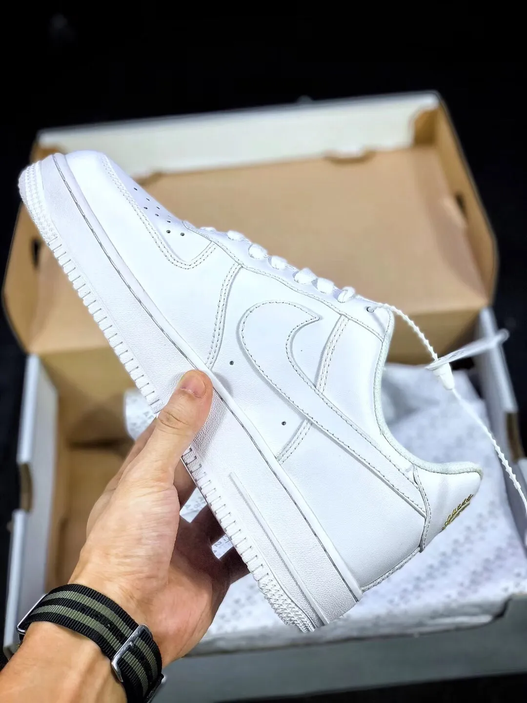 Nike Air Force 1 '07 Low - Iconic Sneakers: Style and Comfort | YtaYta