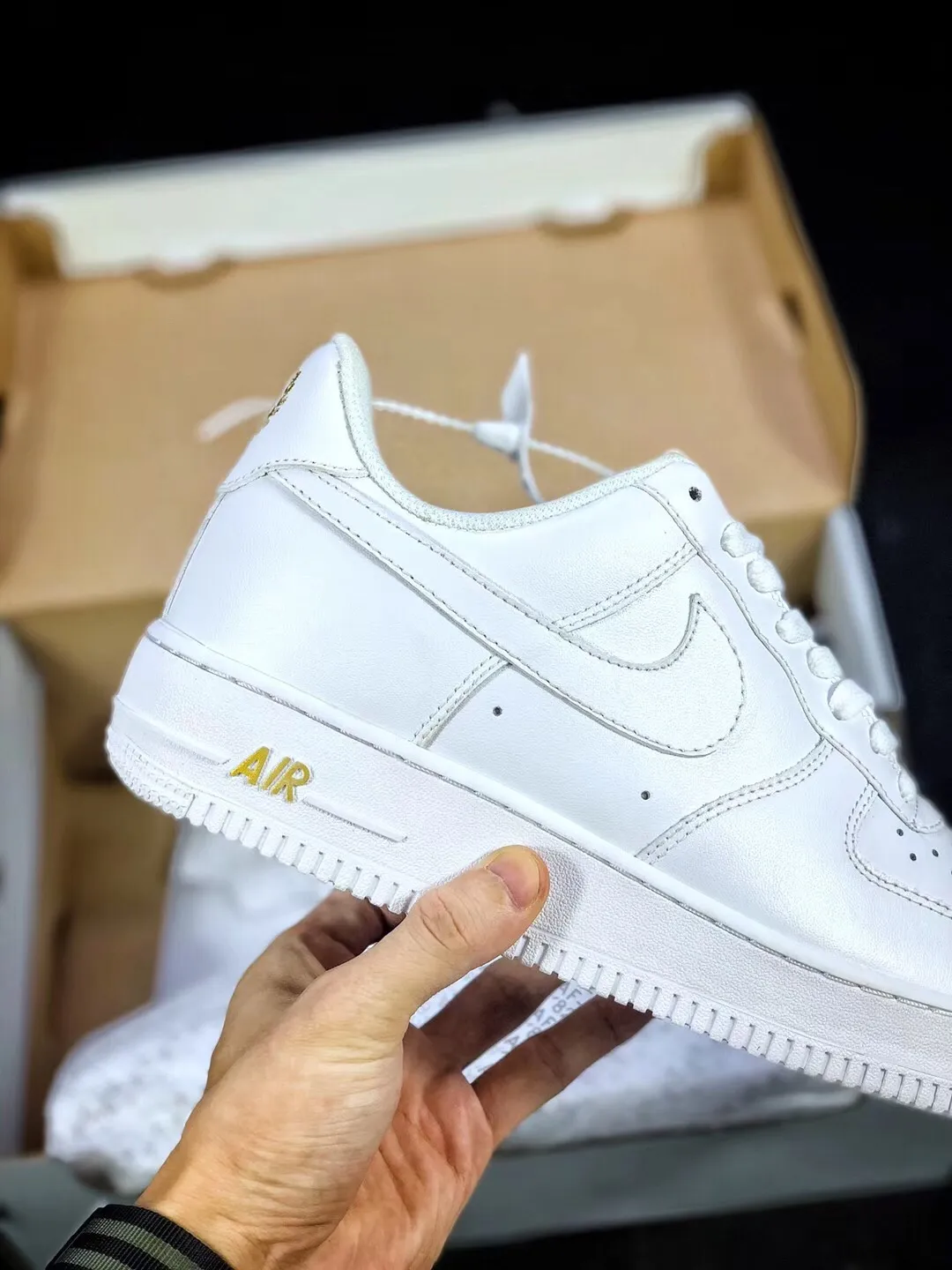 Nike Air Force 1 '07 Low - Iconic Sneakers: Style and Comfort | YtaYta