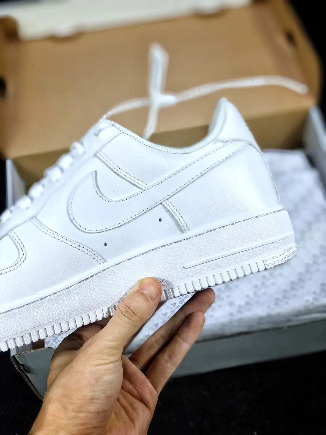 Nike Air Force 1 '07 Low - Iconic Sneakers: Style and Comfort | YtaYta