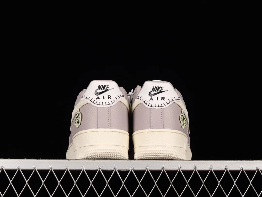 Nike Wmns Air Force 1 '07 SE 'Air Sprung' | Purple Review | YtaYta