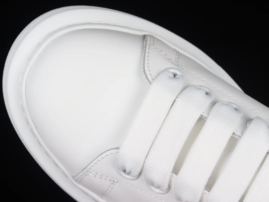 Alexander McQueen Oversized Sneakers - White/Black Review | YtaYta