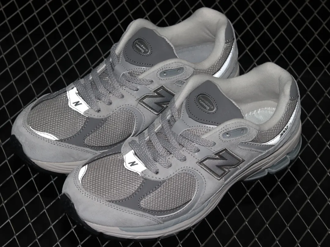 New Balance 2002R White/Grey: A Comprehensive Review | YtaYta